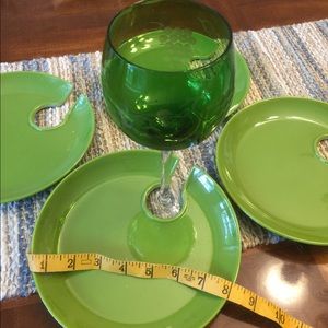 Set of 4 wine and dine plates plastic party